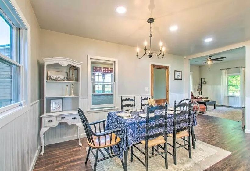 Beautifully Restored Farmhouse In Marshall!