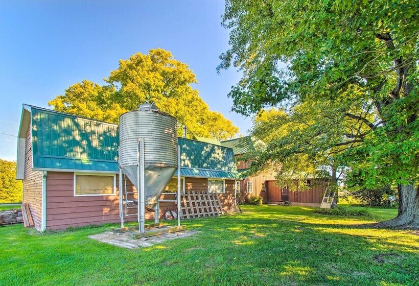 Beautifully Restored Farmhouse In Marshall!