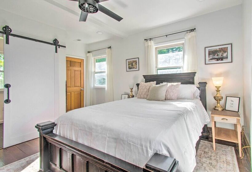 Beautifully Restored Farmhouse In Marshall!