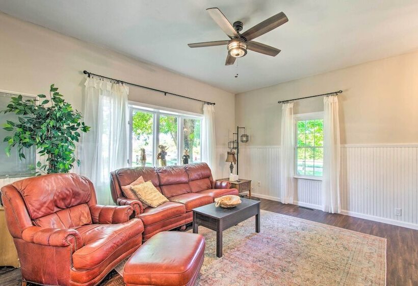 Beautifully Restored Farmhouse In Marshall!