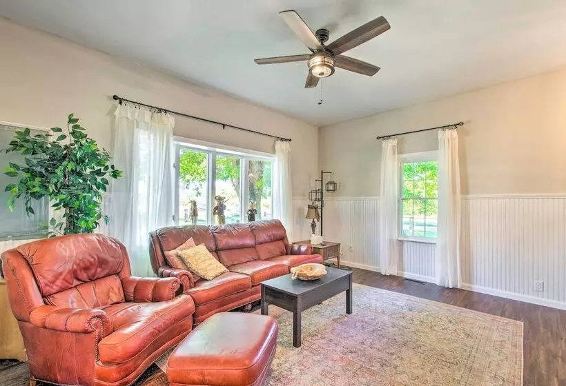 Beautifully Restored Farmhouse In Marshall!