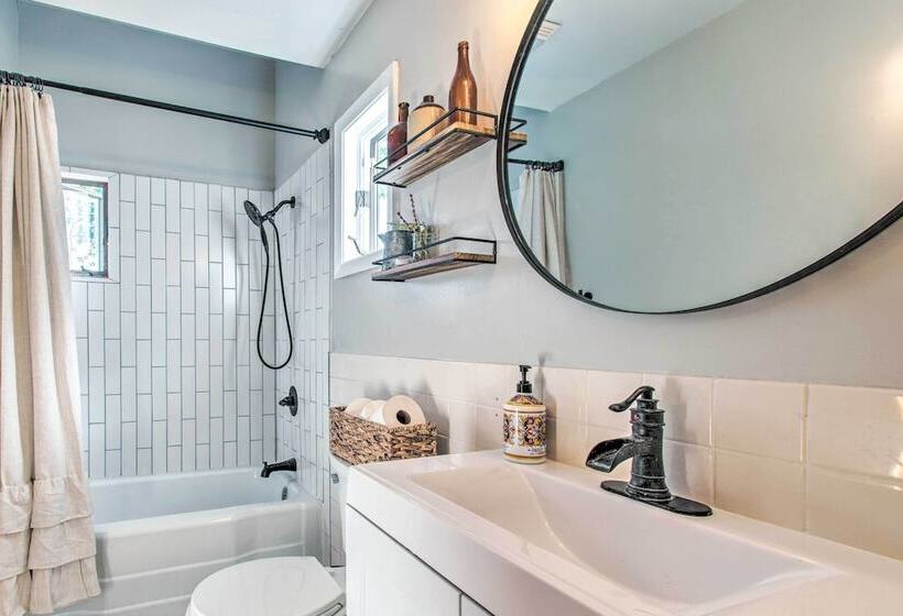 Beautifully Restored Farmhouse In Marshall!