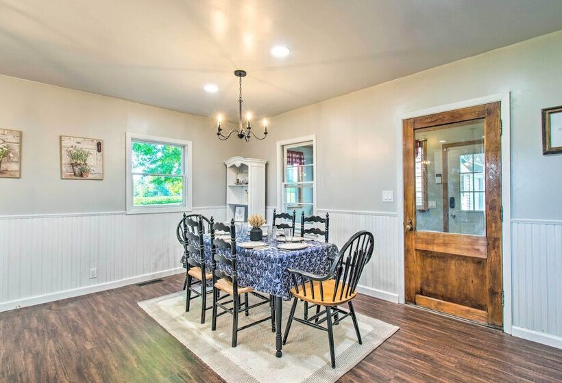 Beautifully Restored Farmhouse In Marshall!