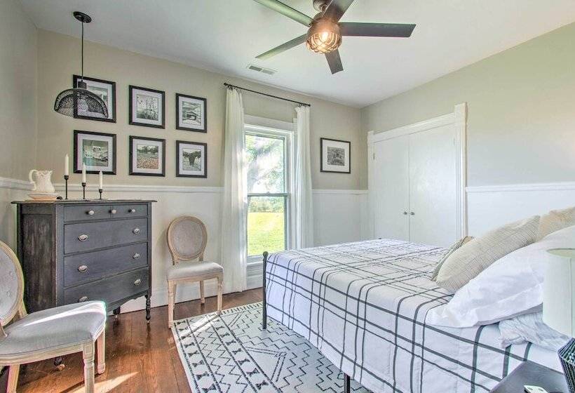 Beautifully Restored Farmhouse In Marshall!