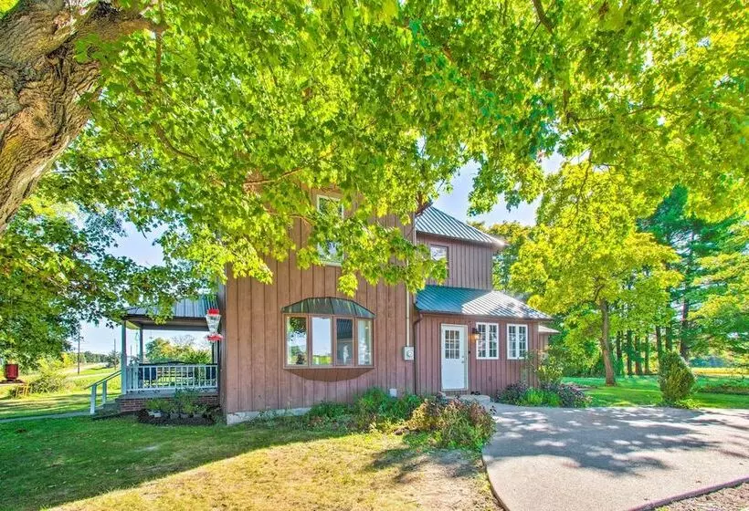 Beautifully Restored Farmhouse In Marshall!