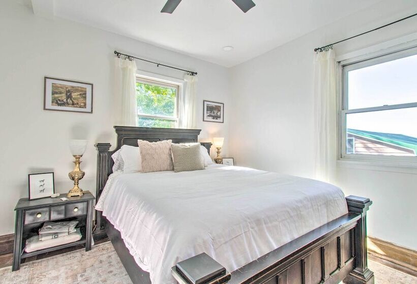 Beautifully Restored Farmhouse In Marshall!