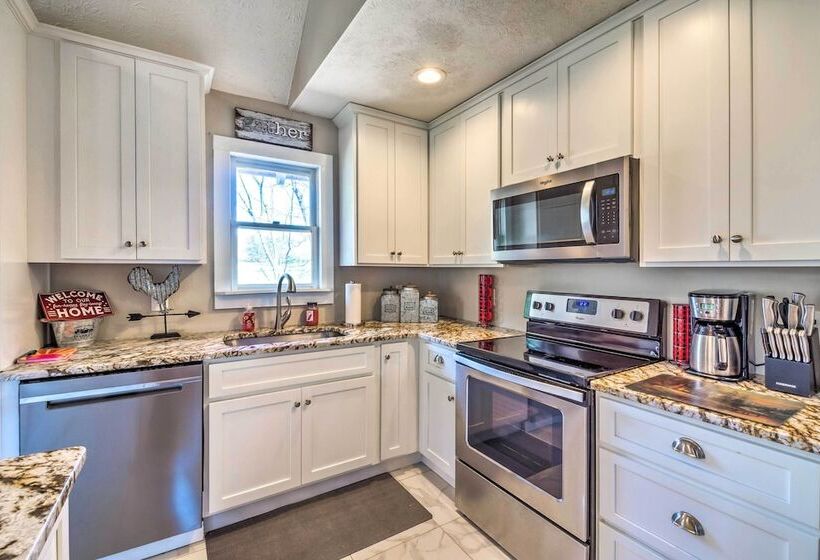 Bright Green Gables Cabin: Hike, Swim & Bbq