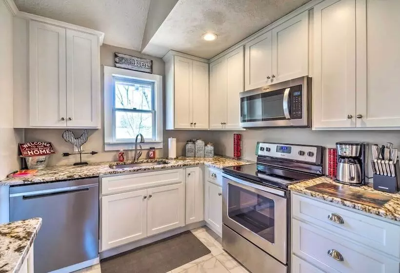 Bright Green Gables Cabin: Hike, Swim & Bbq