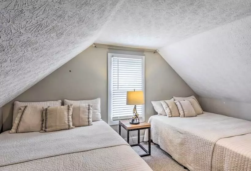 Bright Green Gables Cabin: Hike, Swim & Bbq