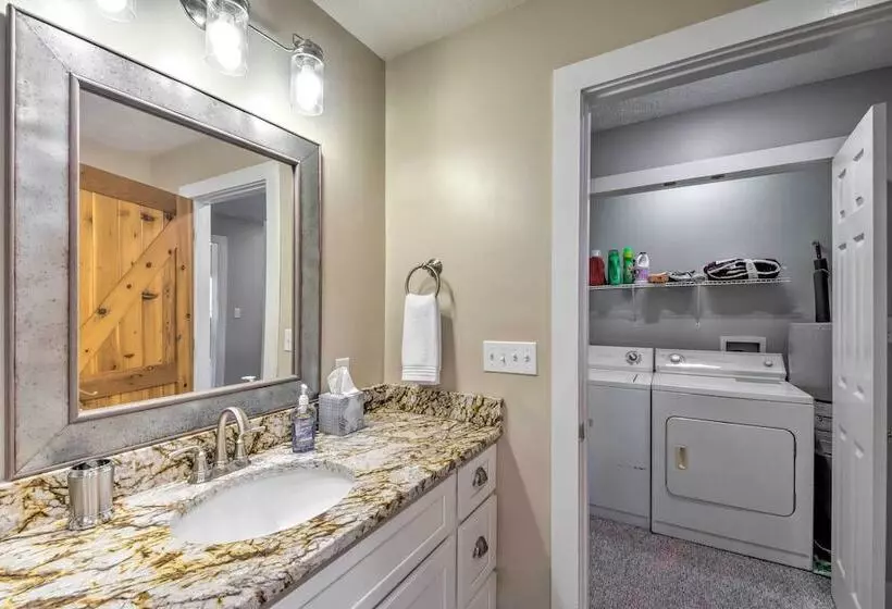 Bright Green Gables Cabin: Hike, Swim & Bbq