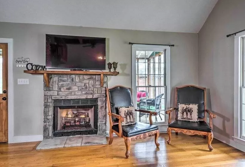 Bright Green Gables Cabin: Hike, Swim & Bbq