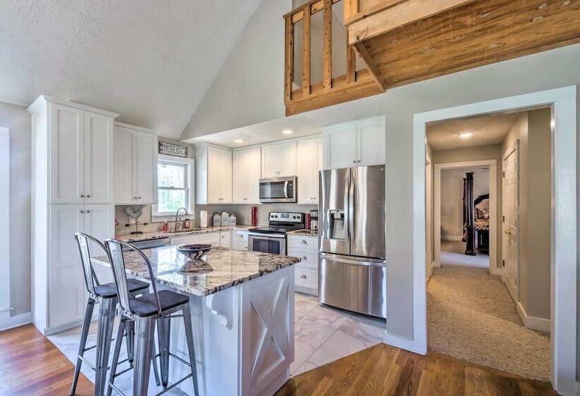 Bright Green Gables Cabin: Hike, Swim & Bbq