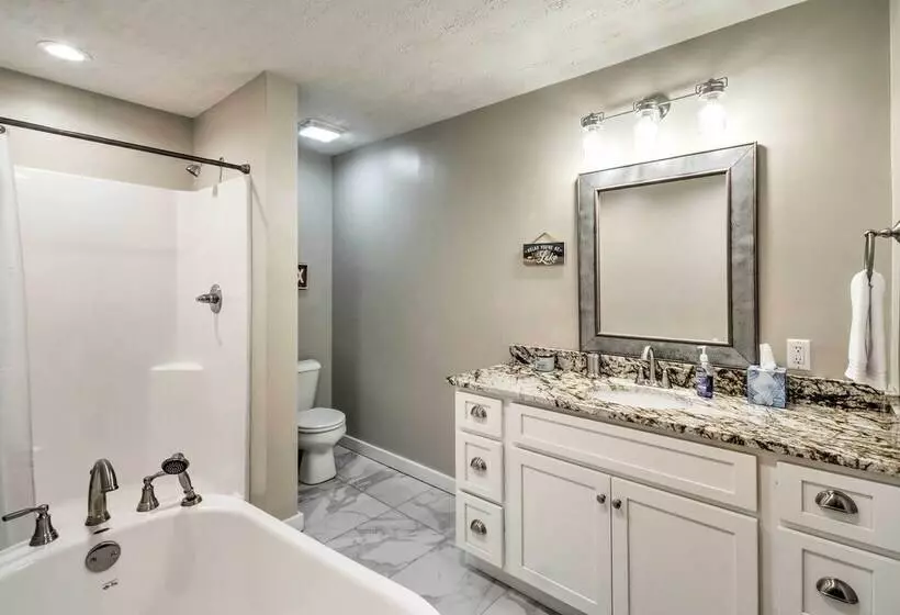 Bright Green Gables Cabin: Hike, Swim & Bbq