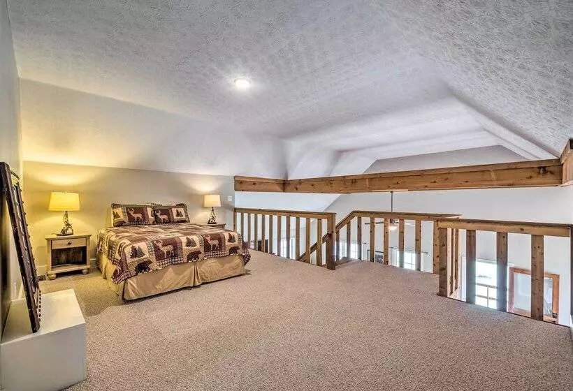 Bright Green Gables Cabin: Hike, Swim & Bbq