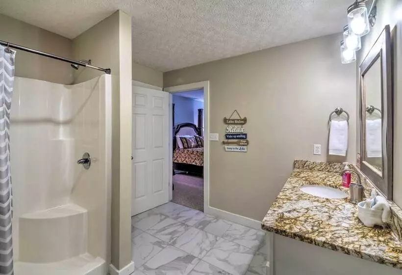 Bright Green Gables Cabin: Hike, Swim & Bbq