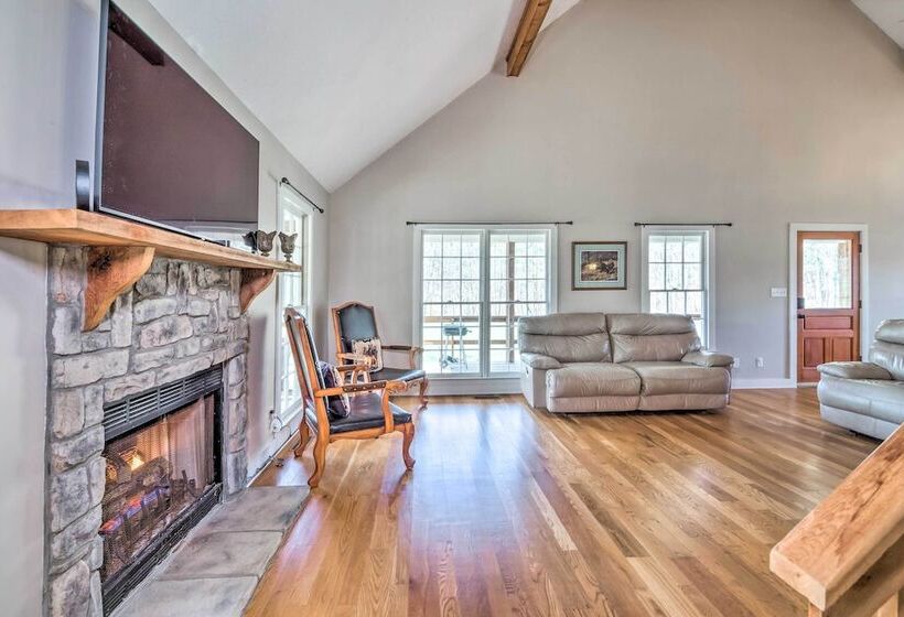 Bright Green Gables Cabin: Hike, Swim & Bbq