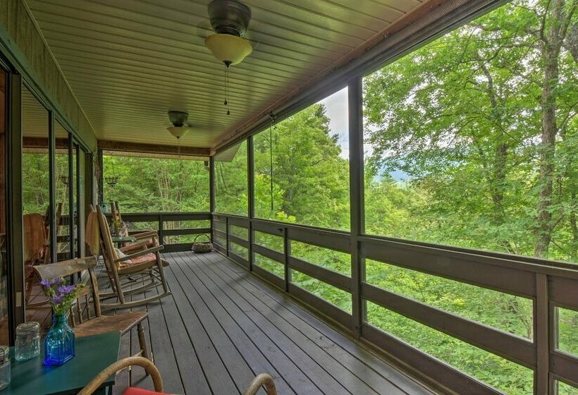 Charming Murphy House W/ 2 Decks Near Trails!