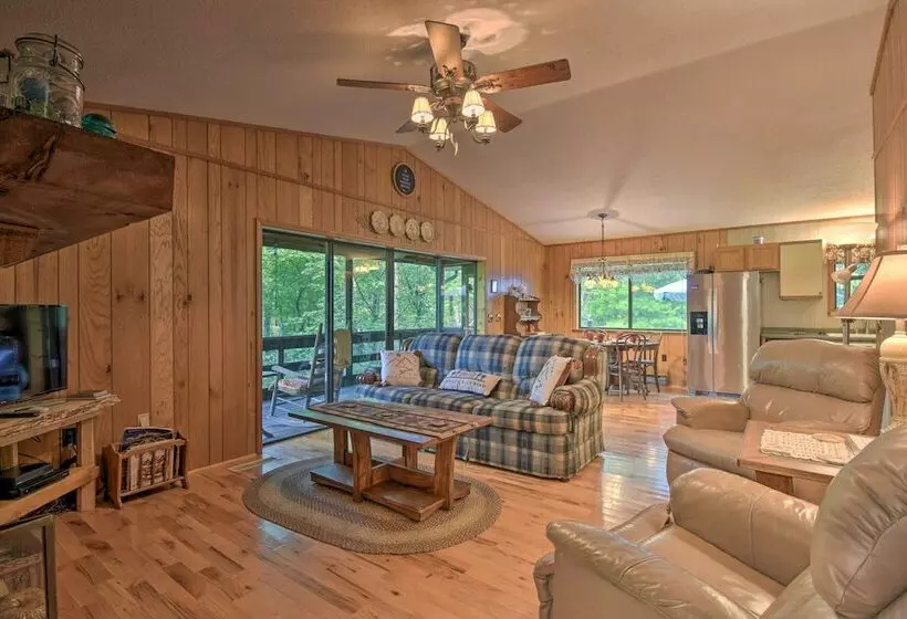 Charming Murphy House W/ 2 Decks Near Trails!