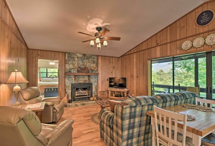 Charming Murphy House W/ 2 Decks Near Trails!