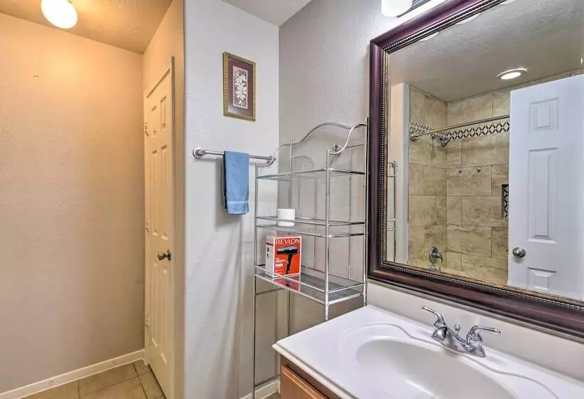 Spacious & Central Katy Retreat: 27 Mi To Houston!