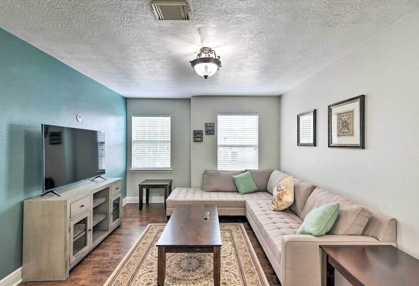 Spacious & Central Katy Retreat: 27 Mi To Houston!
