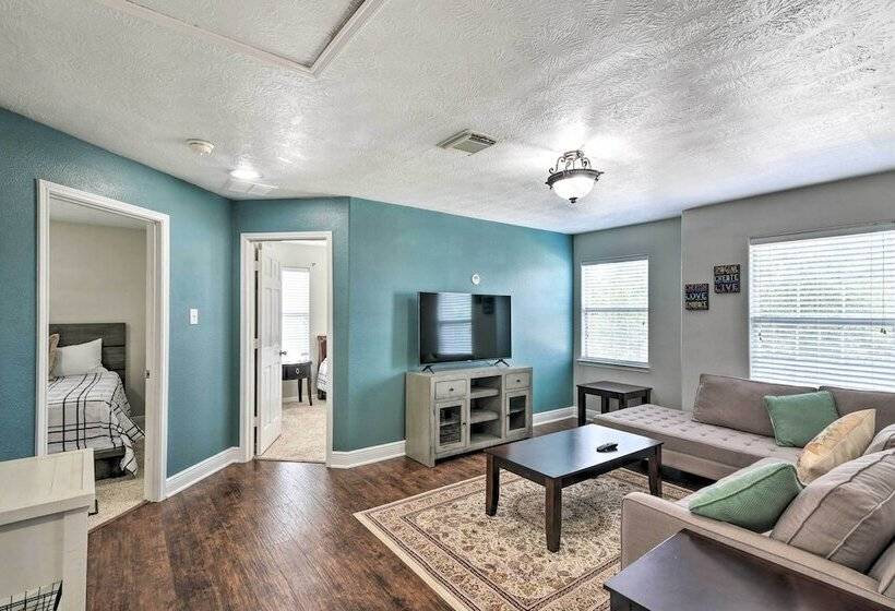 Spacious & Central Katy Retreat: 27 Mi To Houston!