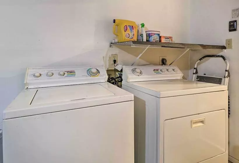 Cozy Austin Area Home W/ Yard, 20 Mi To Dtwn!