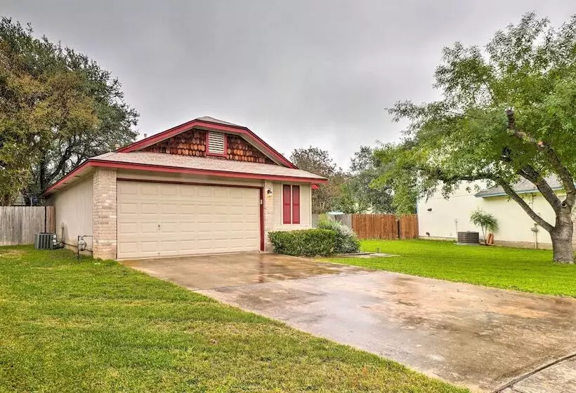 Cozy Austin Area Home W/ Yard, 20 Mi To Dtwn!
