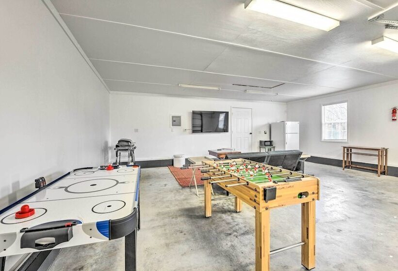 Cozy Bryson City Home W/ Fire Pit & Mtn Views!