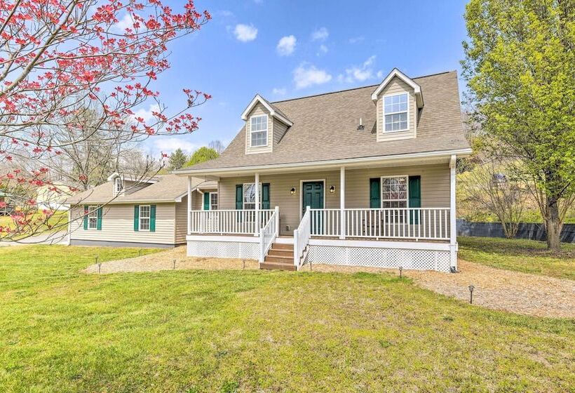 Cozy Bryson City Home W/ Fire Pit & Mtn Views!