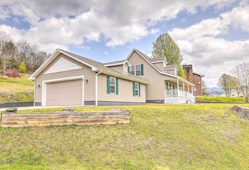 Cozy Bryson City Home W/ Fire Pit & Mtn Views!