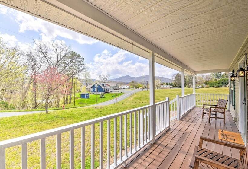 Cozy Bryson City Home W/ Fire Pit & Mtn Views!
