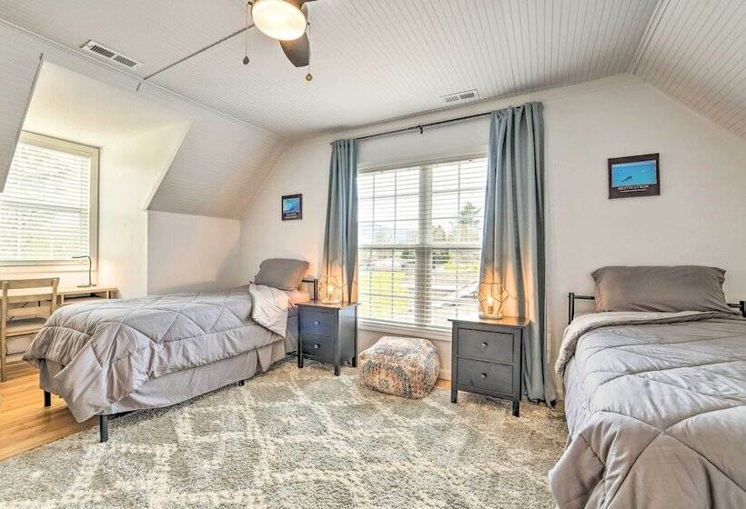 Cozy Bryson City Home W/ Fire Pit & Mtn Views!