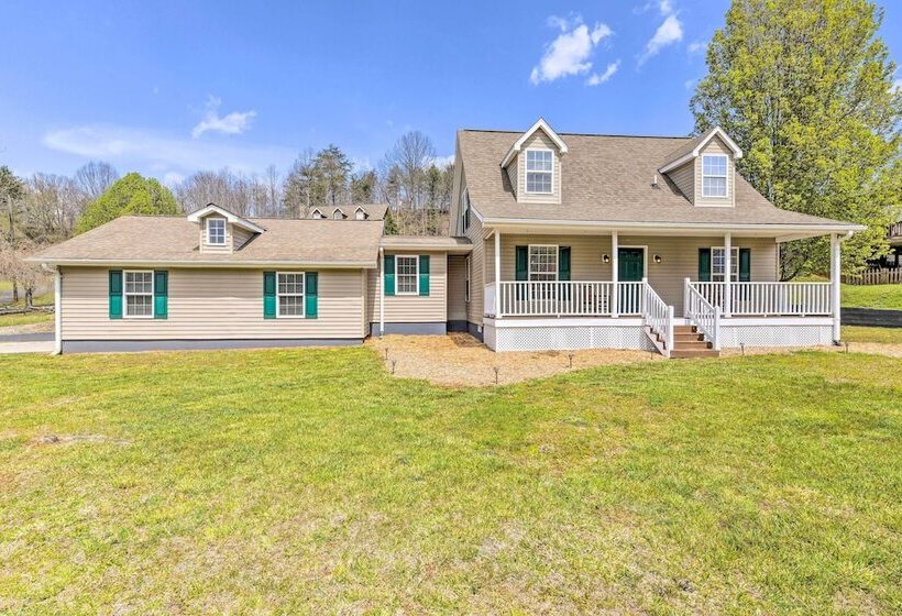 Cozy Bryson City Home W/ Fire Pit & Mtn Views!