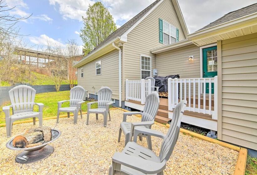 Cozy Bryson City Home W/ Fire Pit & Mtn Views!