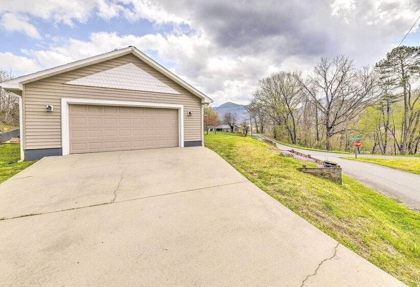 Cozy Bryson City Home W/ Fire Pit & Mtn Views!