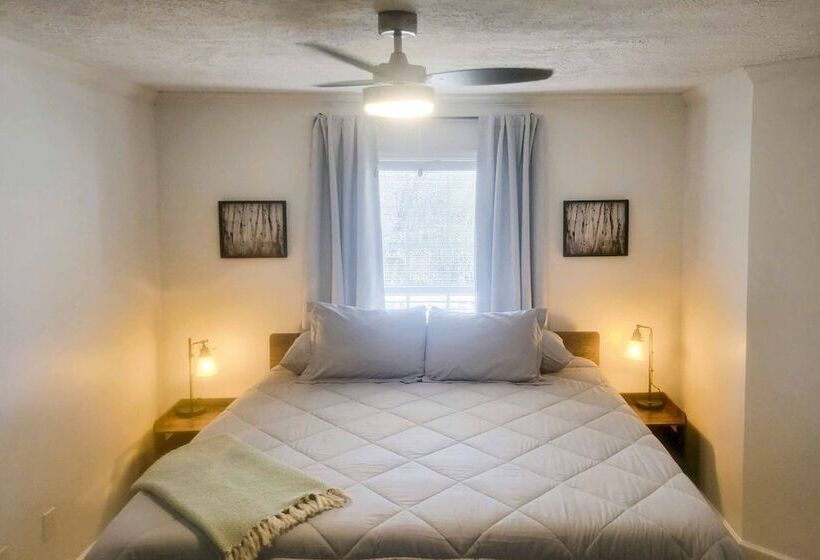 Cozy Bryson City Home W/ Fire Pit & Mtn Views!