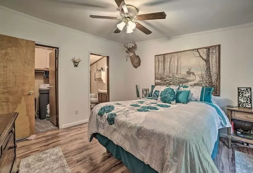 Cozy Hale Home Between Long & Loon Lakes!