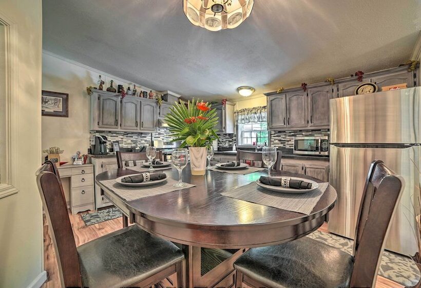 Cozy Hale Home Between Long & Loon Lakes!