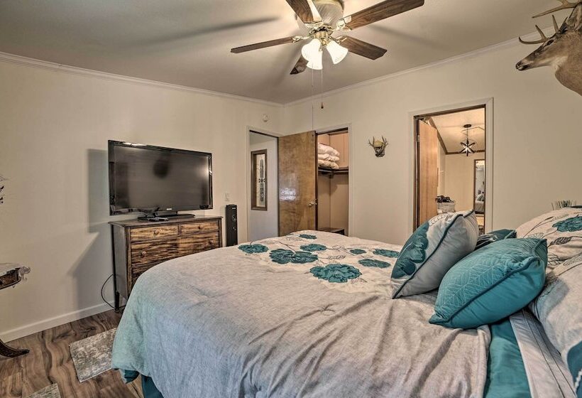 Cozy Hale Home Between Long & Loon Lakes!