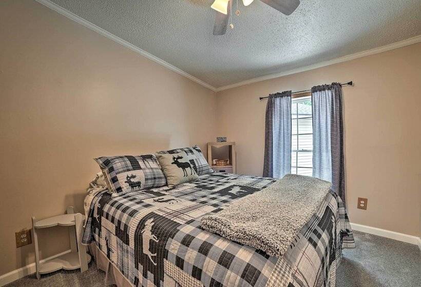 Cozy Hale Home Between Long & Loon Lakes!