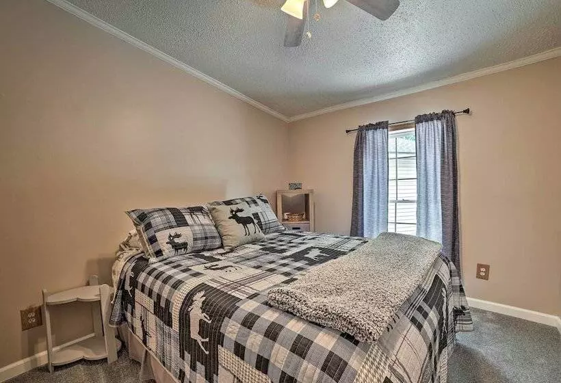 Cozy Hale Home Between Long & Loon Lakes!