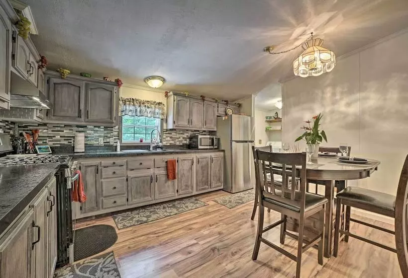 Cozy Hale Home Between Long & Loon Lakes!