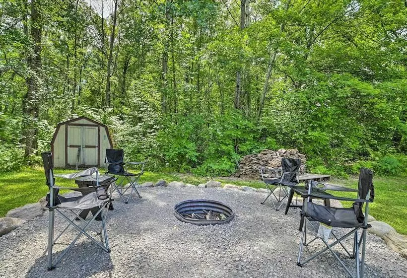 Cozy Hale Home Between Long & Loon Lakes!