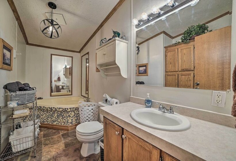 Cozy Hale Home Between Long & Loon Lakes!