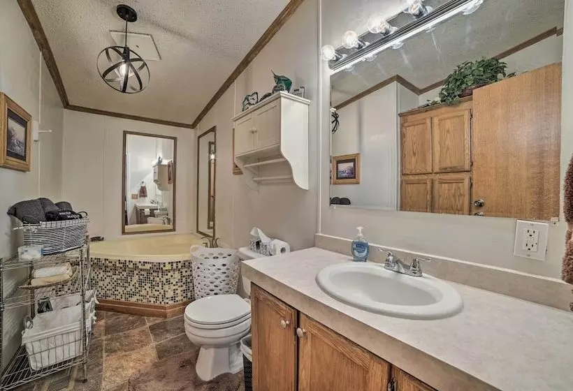 Cozy Hale Home Between Long & Loon Lakes!