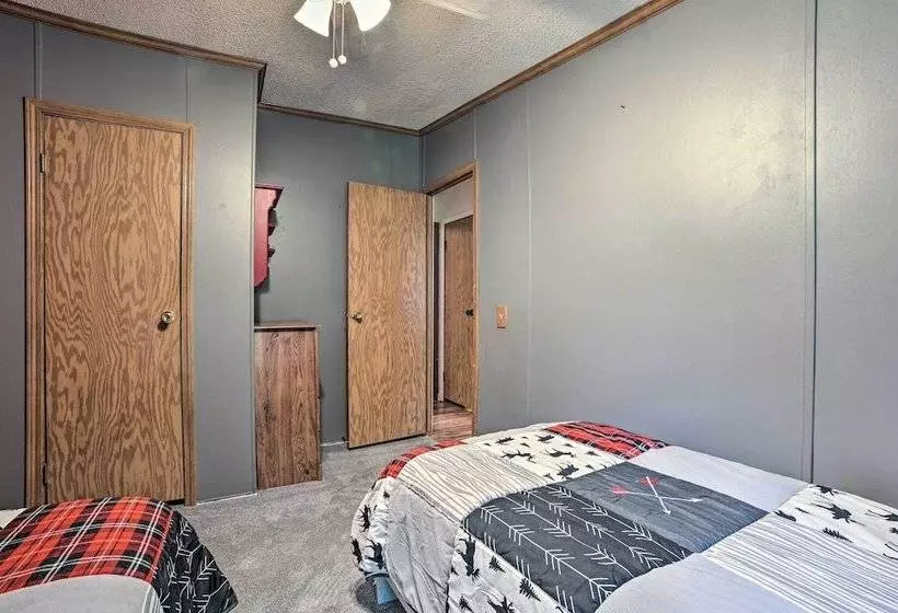 Cozy Hale Home Between Long & Loon Lakes!