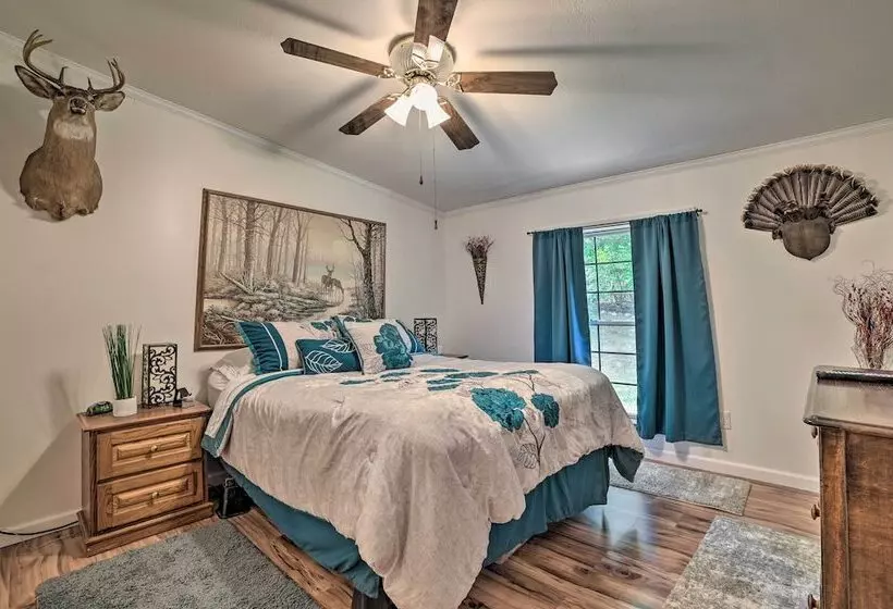 Cozy Hale Home Between Long & Loon Lakes!