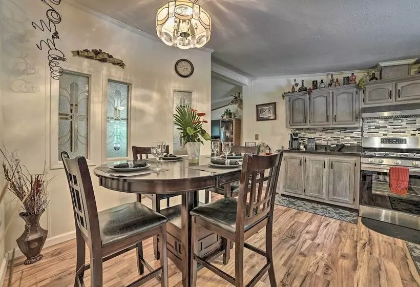 Cozy Hale Home Between Long & Loon Lakes!