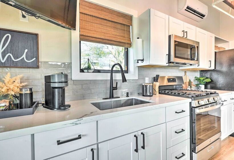 Cozy, New Build Cabin: Steps To Lake Conroe!